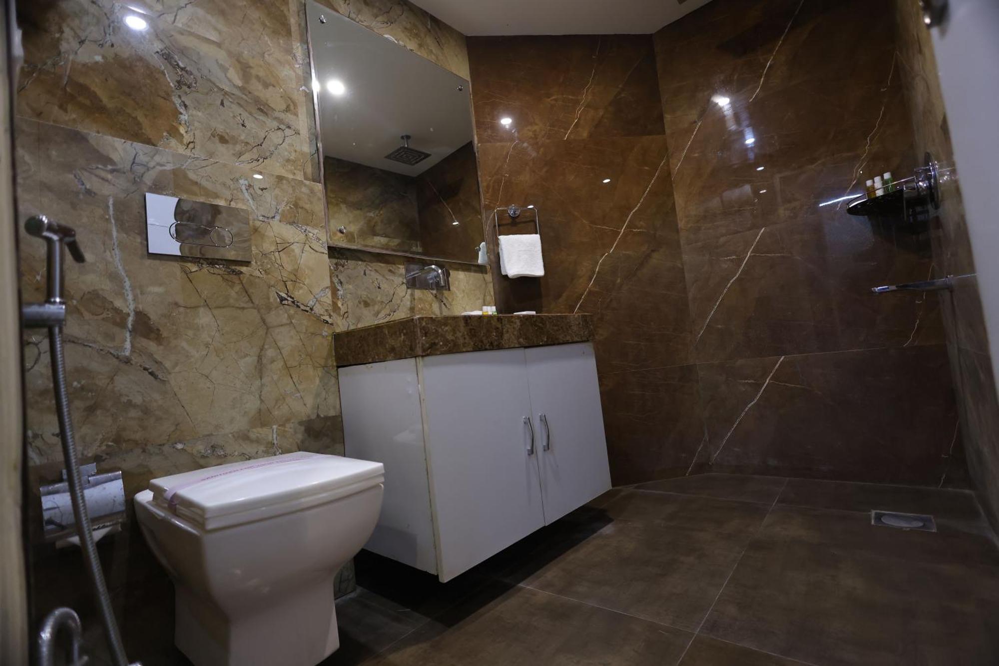 Hotel Airport Ramhan Palace Mahipalpur 4*